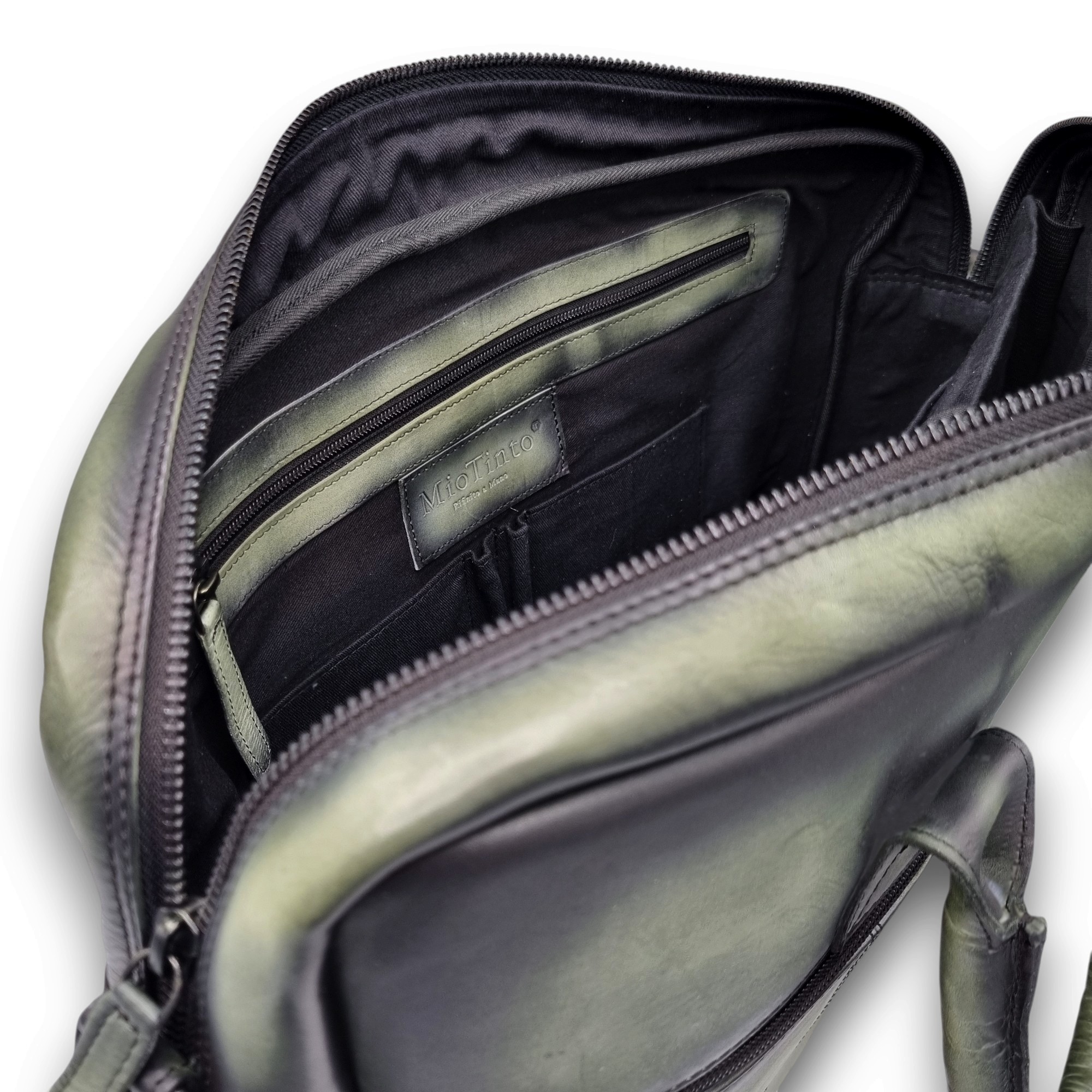Laptoptas Firenze Pino - 20241010 154353 photoroom - FIR-Pino